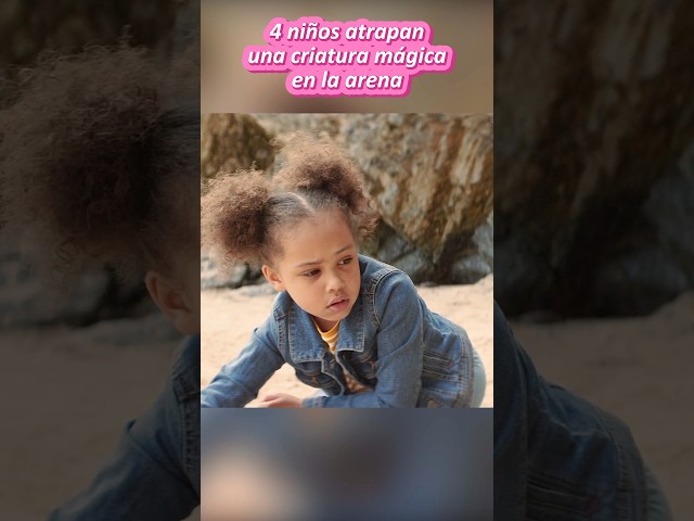 Cuatro niños atrapan una criatura mágica en la arena. #shorts