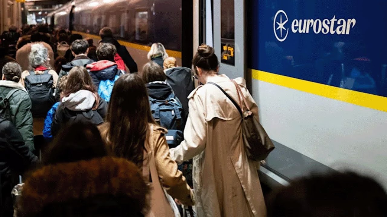 «Ça a tout foutu en l'air» : la colère des passagers de l'Eurostar bloqués à la gare du Nord