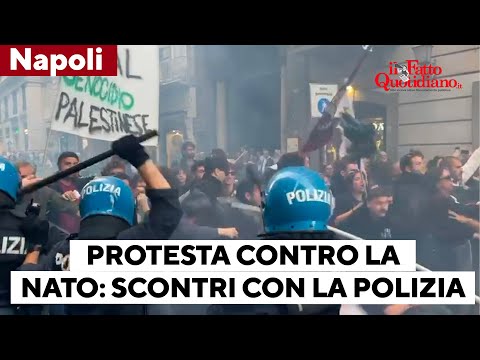 Napoli, protesta contro la Nato: scontri tra manifestanti e polizia vicino al Teatro San Carlo