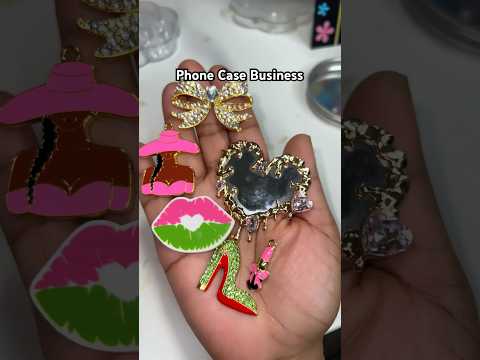 Omg the purse handle moves 😱