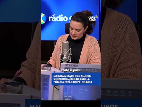 MAIS DA METADE DOS ALUNOS DO ENSINO MÉDIO RECEBEM PÉ-DE-MEIA