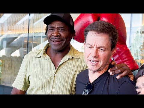 Michael Irvin PULLS UP to Canelo vs Crawford with Mark Wahlberg — “A Great Fight” PREDICTION