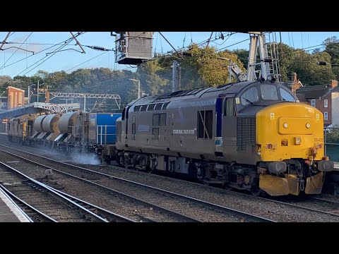 DRS 37425 and 37059 thrash up through Ipswich working 3S60 21/10/21
