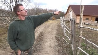 “Сумасшедший” швейцарец Йорг Дусс строит под Калугой русскую деревню