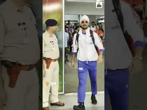 T20 World Cup 2026: सेमीफाइनल से पहले मुंबई पहुंची टीम इंडिया।