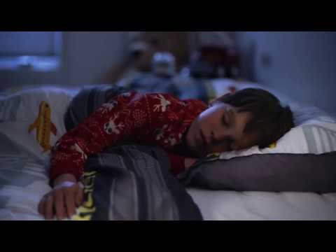 VIDÉO : "Le plus beau cadeau… juste à temps" Holiday Commercial VIDÉO : "Le plus beau cadeau… juste à temps" Holiday Commercial