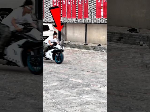 Ele se acha só porque tem uma moto de LUXO! #curiosidades #satisfatório #viralshorts