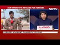 Farmers Protest Latest: Singhu Border Entirely Sealed, Haryana Commuters Crossing Into Delhi On Foot  - 02:21 min - News - Video