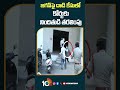 జగన్‌పై దాడి కేసులో కోర్టుకు నిందితుడి తరలింపు #cmjagan #stoneincident #vijayawada #stonepeltingcase  - 00:56 min - News - Video