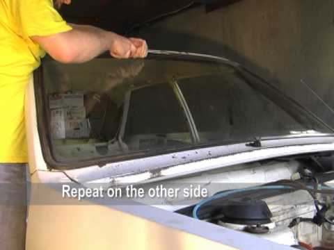 Audi 80 (B1)  - Windshield Removal