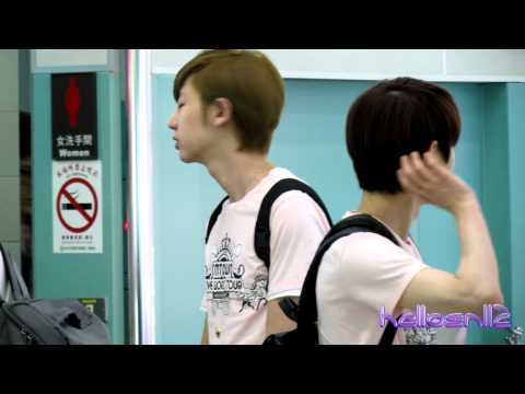 120610 EXO-K ChanYeol, Kai, Suho@Boarding Gate of Taiwan Taoyuan International Airport Part 2/2
