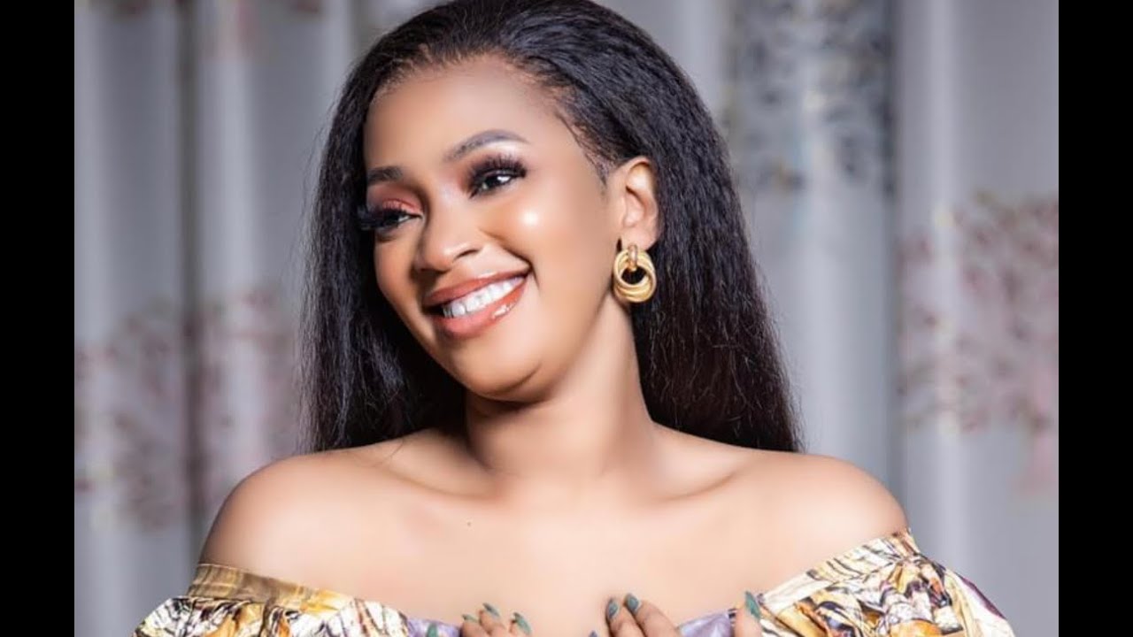 Conakry Nouvelles DJELIKABA BINTOU AU CONCERT DEDICACE DE SONA TATA