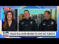 Police officers give turkeys, not tickets, for Thanksgiving  - 02:48 min - News - Video