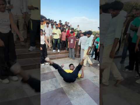 Mera stunt dhekh kar public bhi impress ho gaya 🥰😘#youtubeshorts #teambackflip #flip #stunt