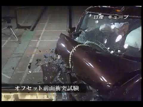 Test de choque de video Nissan Cube desde 2008