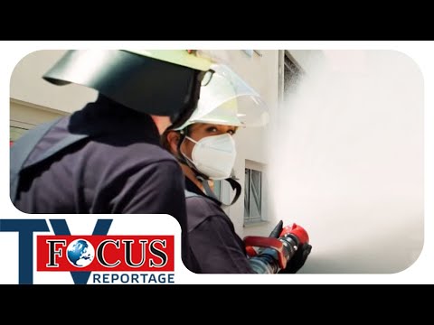 Traumjob Feuerwehrfrau? So hart ist die Ausbildung bei der Feuerwehr | Focus TV Reportage