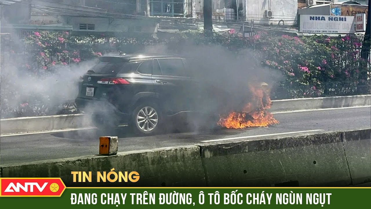 Ô tô bốc cháy ngùn ngụt khi đang lưu thông trên đường ở TP. HCM | ANTV
