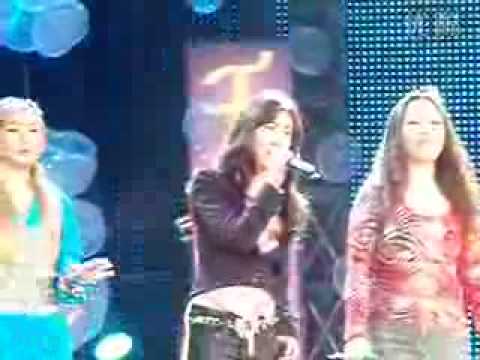Zhang Li Yin (ft two other ladies) - Timeless (live)