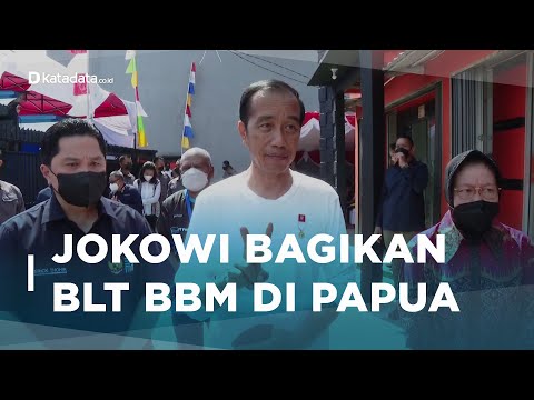 Sinyal Harga BBM Naik, Jokowi Bagikan BLT di Jayapura, Papua | Katadata Indonesia
