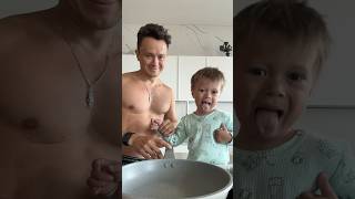 Ваня провел мастер-класс по приготовлению яичницы #соболев #юмор #семья