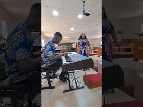 Tu che di gel sei cinta Funmi Bucknor