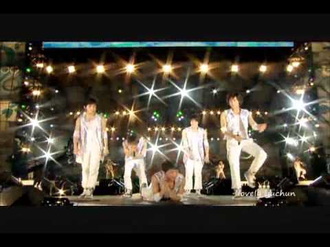 Junsu's butt makes Jaejoong laugh while singing!?