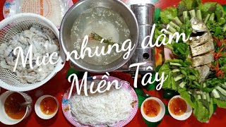 Mực nhúng dấm , bún, bánh tráng ngon xuất sắc thật