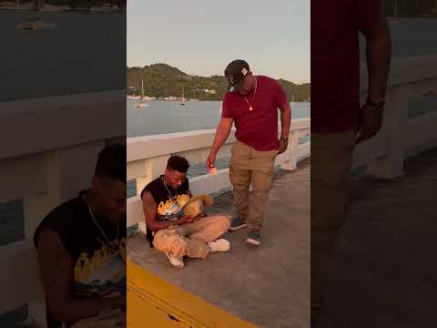 Llora pidiendo por no tener para comer