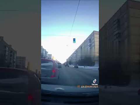 Dashcam Catches Meteor Double-Flash — Why Did the Light Blink First?