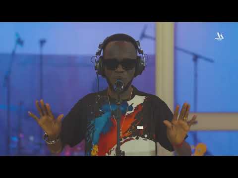 Image: Akwaboah - Me do [Live & Personal] (U)