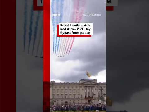 Royals watch Red Arrows flypast for VE Day 80th anniversary. #RoyalFamily #RedArrows #BBCNews