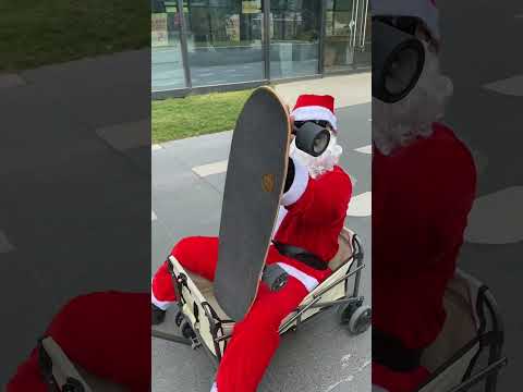 🛹Watch as Santa and his trusty reindeer glide into the festive spirit on their Exway boards！