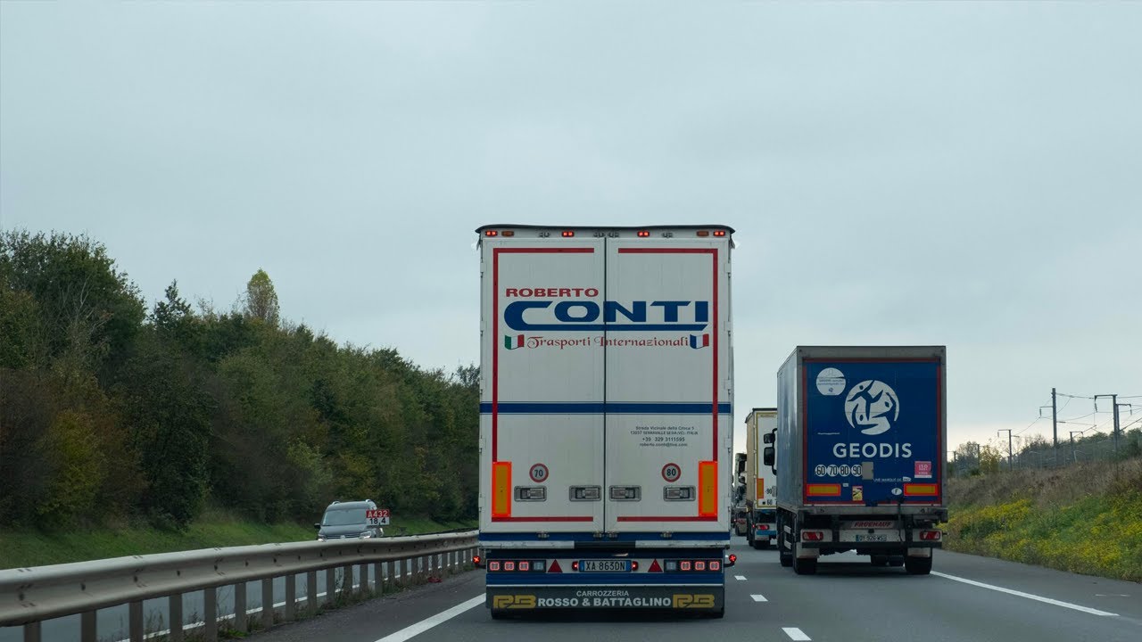 Malgré l'interdiction, les poids lourds préfèrent rouler et payer des amendes un jour férié plu