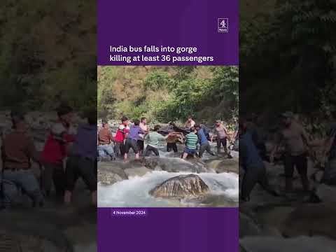 India bus crash kills 36 people