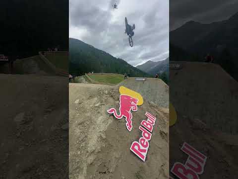 Bienve’s not holding back on this freeride line at Swatch Nines 🇨🇭