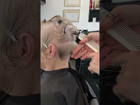 Layer haircut short #haircut #hair #hairstyle #layerup #pixiehaircut #video #short #blowup #layer