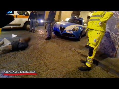 Catania, extracomunitario in escandescenza agenti usano taser - Chiamata d'emergenza 09/03/2024