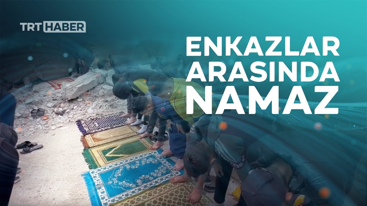 Gazzeliler cuma namazını yıkılan caminin enkazı üzerinde kıldı