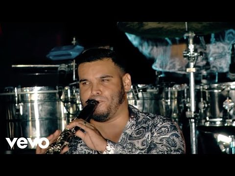Banda Carnaval - El Coyotito Medley (En Vivo)