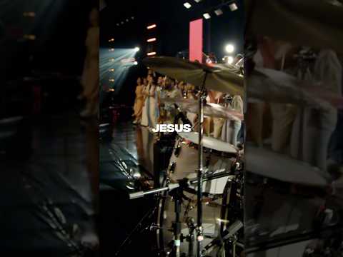 Onde Jesus está, há liberdade para adorar! Ele é o motivo do nosso louvor, a razão da nossa paz!