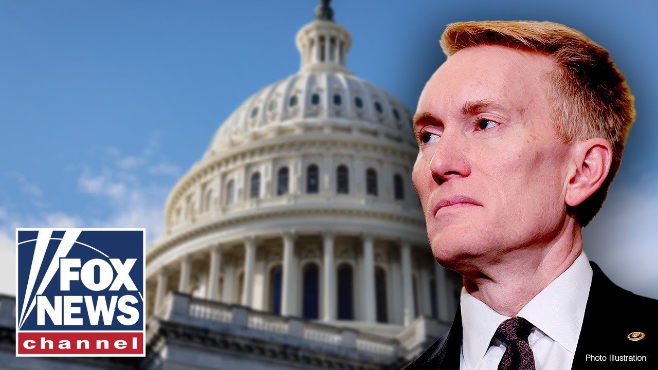 Senator wonders 'now what happens?' as government fails vote to pay federal workers