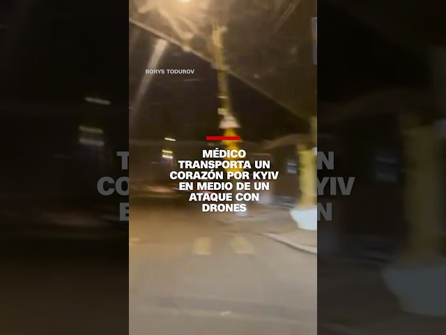 Médico transporta un corazón por Kyiv en medio de un ataque con drones