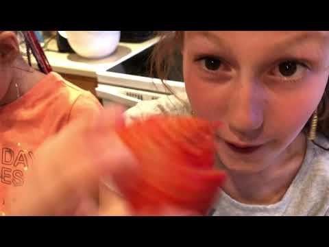 Mini chefs cook burgers