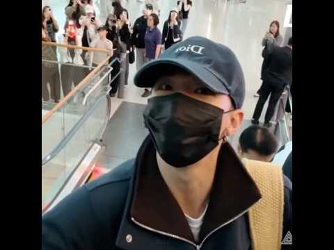 hyunjin arrived <strong>back</strong> in Korea. Welcome home! <strong>Have</strong> a nice rest🫶🏽 #hyunjin #현진