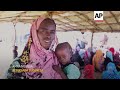 Muchos de los niños que huyeron de los continuos combates en Sudán sufren ahora malnutrición.