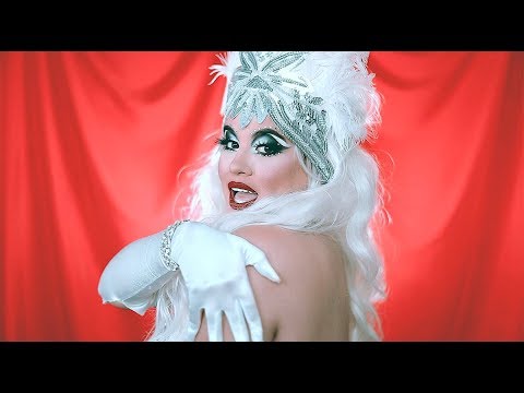 Halloween: Vintage Showgirl Ultra Glam