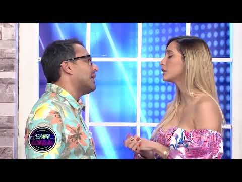 La vecina esta sola y necesita ayuda del vecino | El Show de la Comedia