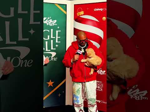 Big up 2 mi new fren #EggNog 🐶 met her in Boston at #JingleBall.