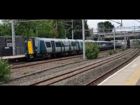 Trains and tones at Lichfield Trent Valley ft. Ex-Grand Central Class 90