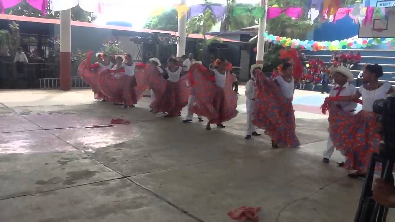 Tabasco es un Edén. Baile en Pinotepa Nacional - YouTube